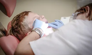 Tooth gem: o que é a joia dental usada por Virginia Fonseca e quais os cuidados