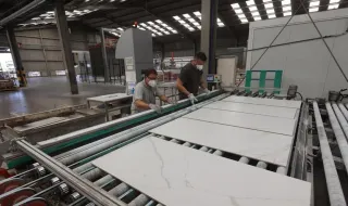 La cerámica de Castellón fabrica un 8% menos en julio y encadena cinco meses a la baja