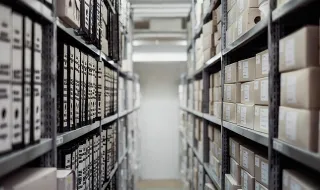 "Se alguém tem documentos tão essenciais escondidos no gabinete, tem de dizer duas coisas ao país: como os arranjou e porque não os entregou às autoridades para investigarem"