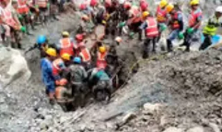 Nepal: Sobe para 1.295 número de mortos pelas cheias após resgate de dois homens com vida
