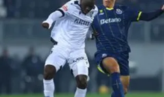 Notícia Record: V. Guimarães negoceia Beni Mukendi para a Arábia por verba a rondar 10 M€