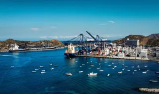 Economias do Golfo continuam sob pressão seis meses após guerra com Irão, diz DBRS