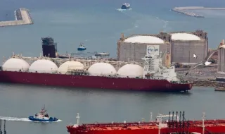 España contiene la fuga de barcos cargados con gas natural hacia otros países que pagan más pese a la escalada de precios