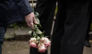 Milhares participam em funeral de Ratko Mladić apesar dos alertas da UE