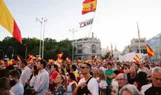 Madrid se levanta en defensa de Ceuta y contra Sánchez: "¡Queremos votar!"