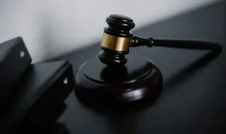 Tribunal de recurso confirma anulação do julgamento de mulher acusada de matar os três filhos
